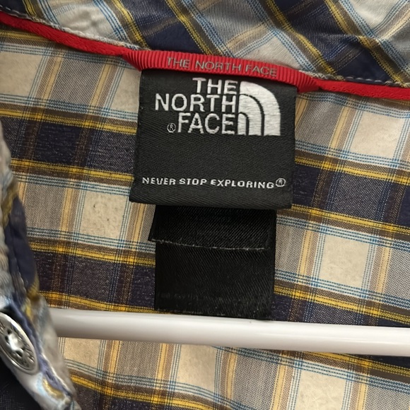 North face button up shirt - Picture 2 of 3